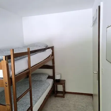 Cozy 2-bedroom Apartment, With Terrace & Indoor Parking Apartment *